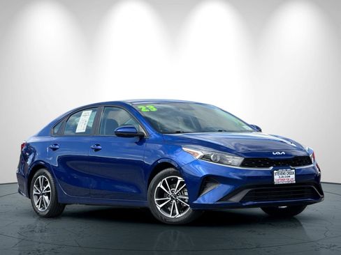 Used 2023 Kia Forte LXS image 2