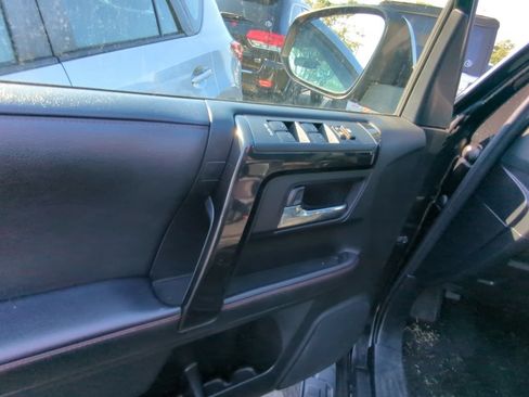 Used 2022 Toyota 4Runner TRD Off-Road AWD/4WD image 8