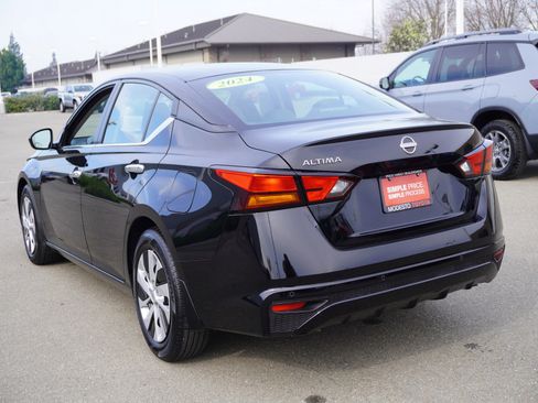 Used 2024 Nissan Altima 2.5 S image 8