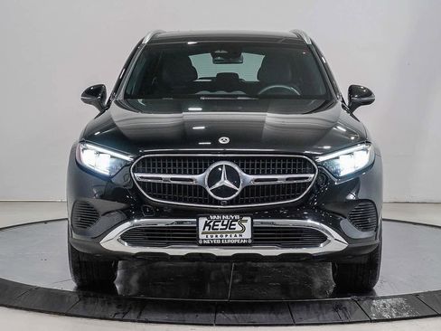Used 2025 Mercedes-Benz GLC 300 4MATIC image 2