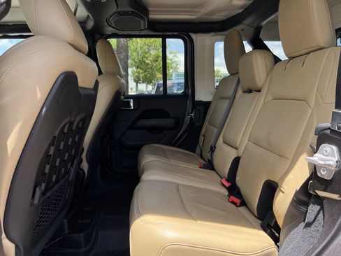 Used 2018 Jeep Wrangler Unlimited Rubicon AWD/4WD image 31