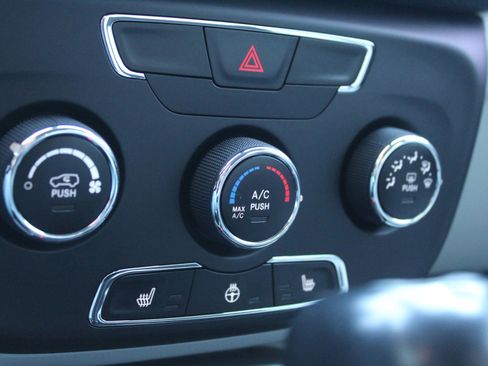 Used 2018 Jeep Compass Latitude w/ Cold Weather Group image 32