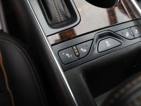 Used 2015 Chevrolet Impala LT w/ Convenience Package image 17