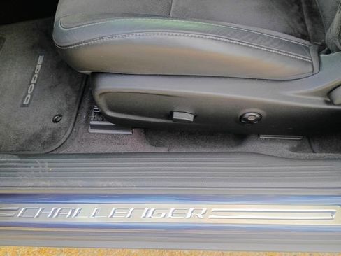 Used 2017 Dodge Challenger R/T Scat Pack w/ Leather Interior Group RWD image 27