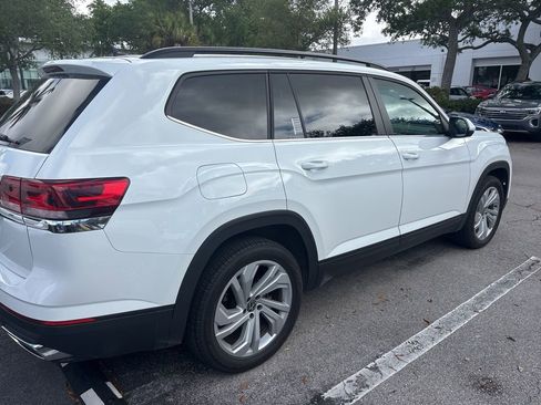 Certified 2023 Volkswagen Atlas SE image 3