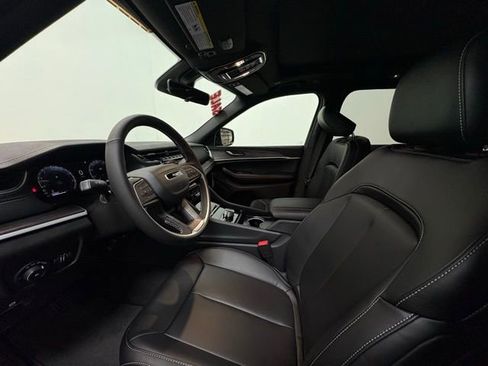 New 2025 Jeep Grand Cherokee Limited image 11