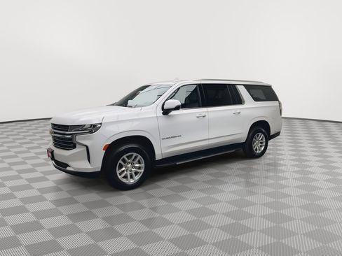 Used 2023 Chevrolet Suburban LT w/ Luxury Package image 39