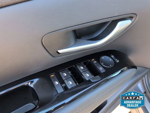 Certified 2025 Hyundai Tucson Limited image 12