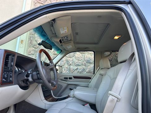 Used 2002 Cadillac Escalade EXT image 31