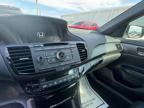 Used 2017 Honda Accord Sport Special Edition image 13