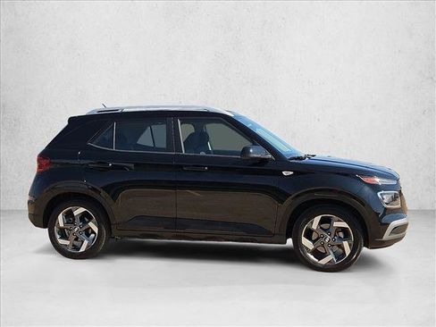 Used 2025 Hyundai Venue SEL FWD image 4