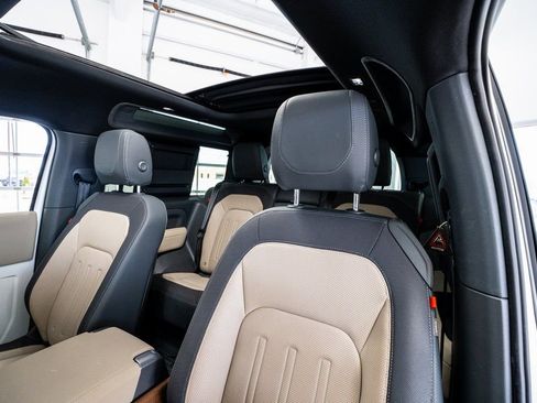 Used 2022 Land Rover Defender 90 X-Dynamic S image 40