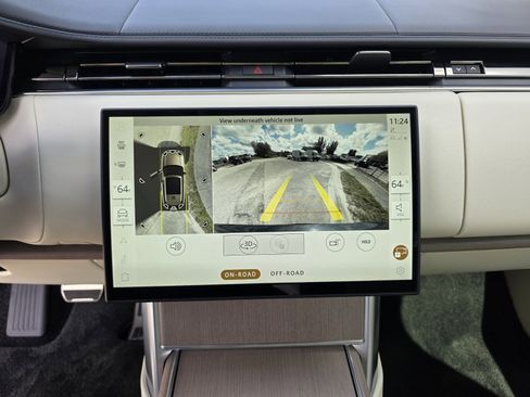 Certified 2025 Land Rover Range Rover SE image 21