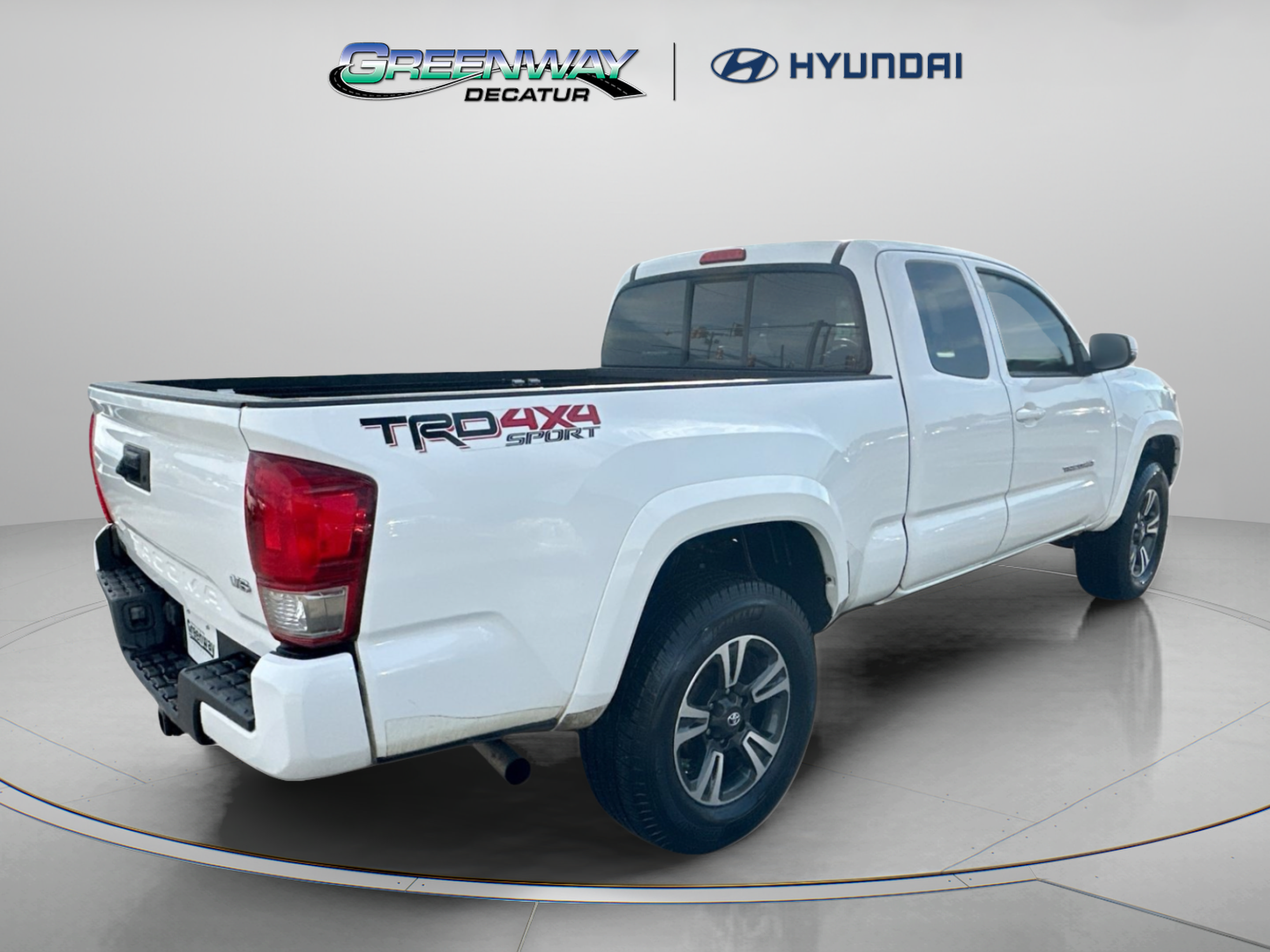 Used 2017 Toyota Tacoma TRD Sport w/ Tow Package (A/T) AWD/4WD image 8