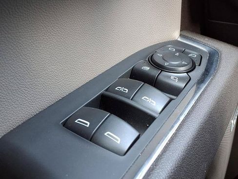 Used 2026 GMC Sierra 1500 SLT RWD image 16