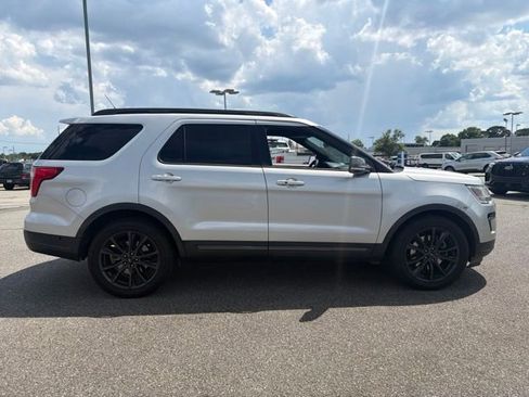 Used 2019 Ford Explorer XLT w/ Equipment Group 202A FWD image 2