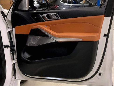 Used 2021 BMW X5 M50i w/ Executive Package image 22