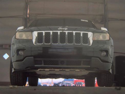 Used 2011 Jeep Grand Cherokee Overland w/ Mopar Chrome Edition Group image 3