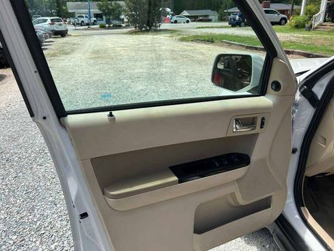Used 2010 Ford Escape Limited FWD image 7