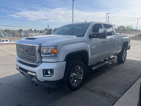 Used 2019 GMC Sierra 2500 Denali w/ Duramax Plus Package image 3