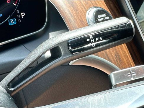 Used 2025 Mercedes-Benz GLC 300 4MATIC w/ AMG Line image 16