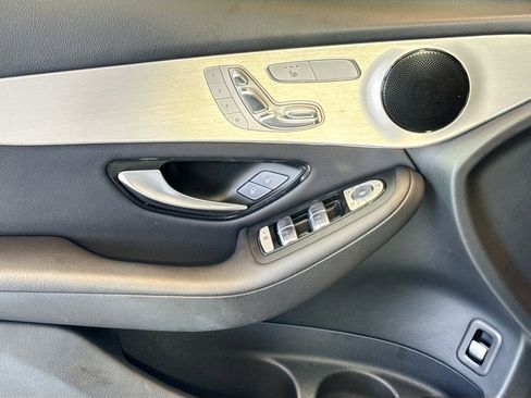 Used 2022 Mercedes-Benz GLC 300 4MATIC image 11