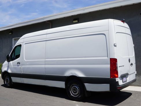 Used 2019 Mercedes-Benz Sprinter 170 image 12