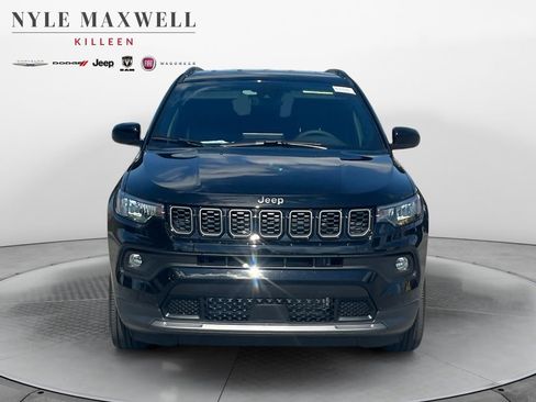 New 2026 Jeep Compass Latitude image 18
