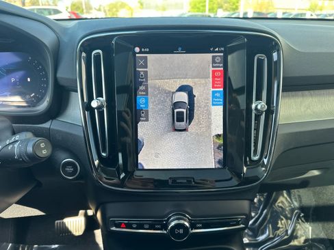 Used 2025 Volvo XC40 B5 Plus AWD/4WD image 18