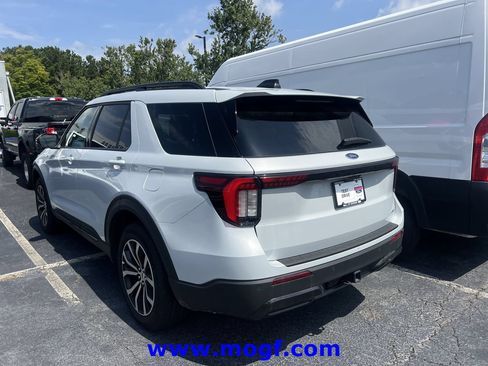 Used 2026 Ford Explorer ST-Line AWD/4WD image 2