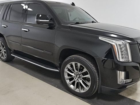 Used 2019 Cadillac Escalade Luxury w/ Escalade Sport Edition AWD/4WD image 2