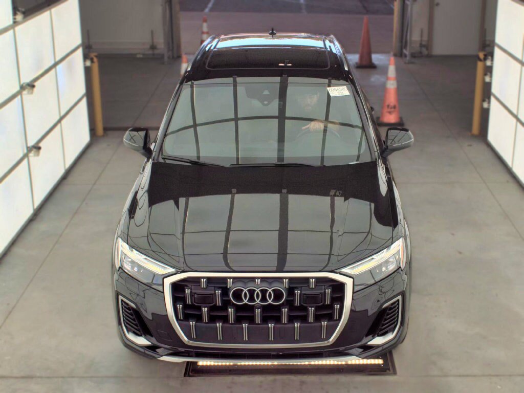 Used 2025 Audi Q7 3.0T Premium Plus AWD/4WD image 3