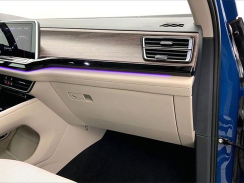 Used 2025 Volkswagen Atlas SEL Premium R-Line image 16