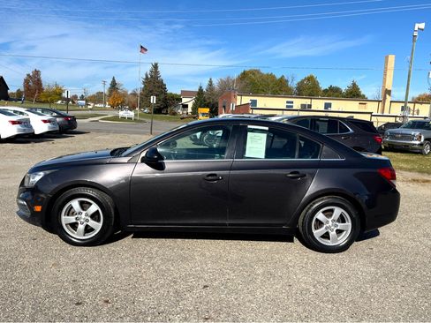 Used 2015 Chevrolet Cruze LT image 2