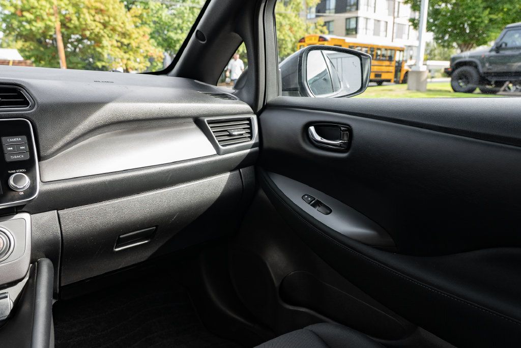 Used 2025 Nissan Leaf S FWD image 10