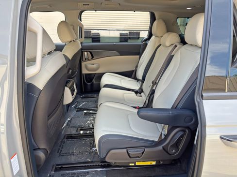 Used 2025 Kia Carnival SX Prestige FWD image 48