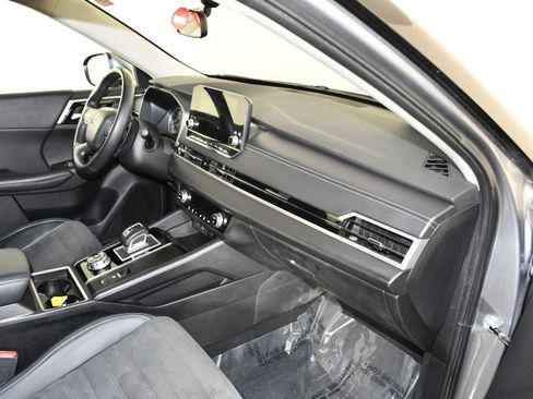 Used 2024 Mitsubishi Outlander AWD image 40