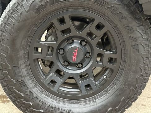 Used 2020 Toyota Tacoma TRD Off-Road AWD/4WD image 10