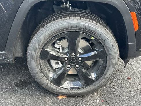New 2025 Jeep Grand Cherokee L Limited w/ Black Appearance Package image 12
