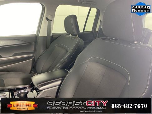 Used 2023 Jeep Grand Cherokee Laredo image 10