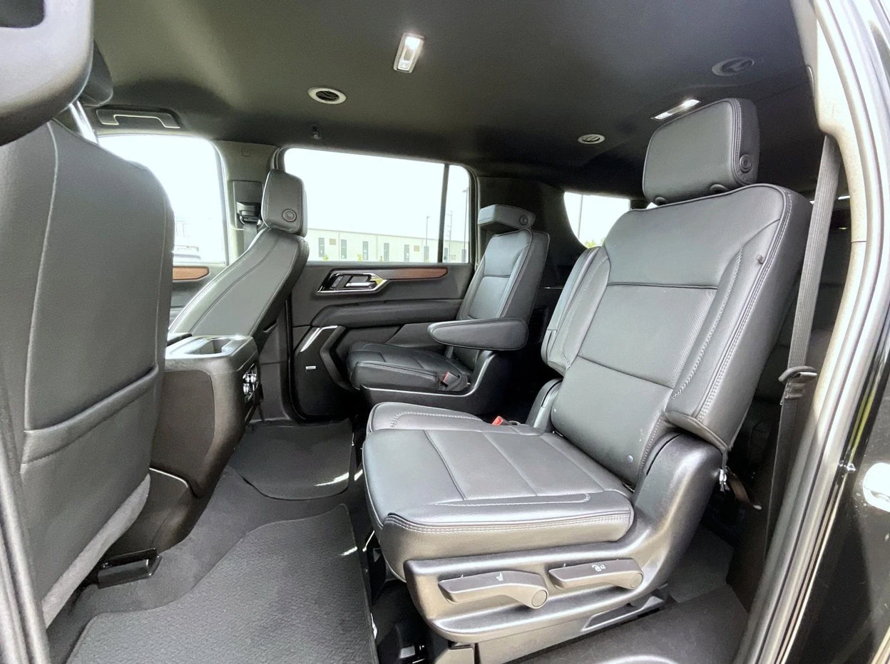 Used 2025 GMC Yukon XL Denali AWD/4WD image 12