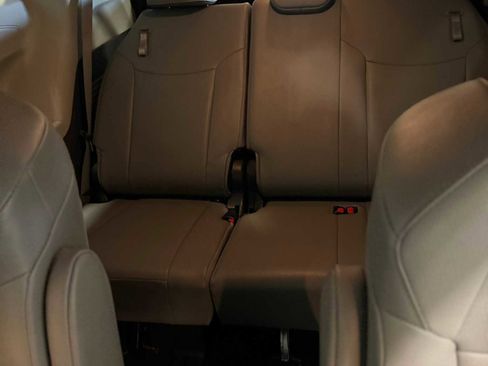 Used 2023 Toyota Sienna XLE AWD/4WD image 26