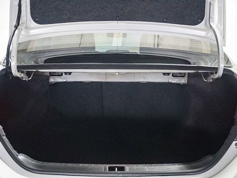 Used 2014 Toyota Corolla LE image 27