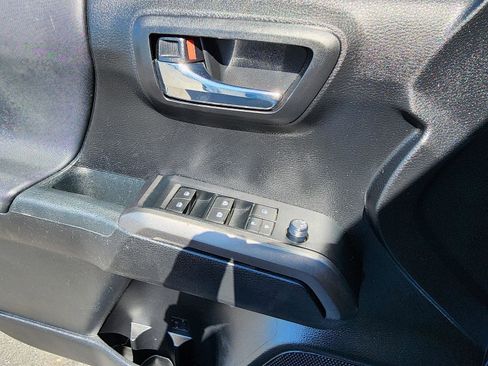 Used 2022 Toyota Tacoma TRD Sport image 21