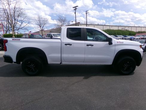 Used 2019 Chevrolet Silverado 1500 Custom Trail Boss w/ Custom Convenience Package AWD/4WD image 2