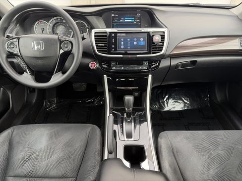 Used 2017 Honda Accord EX image 16