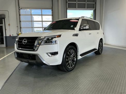 Used 2023 Nissan Armada Platinum w/ Captain's Chairs Package AWD/4WD image 2