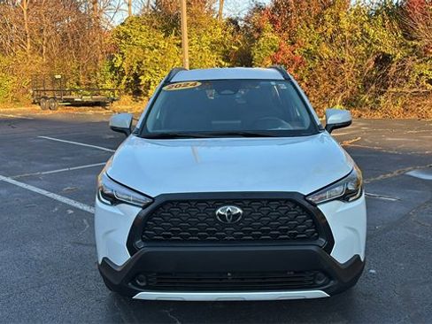 Used 2024 Toyota Corolla Cross LE image 9