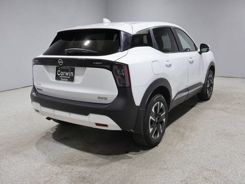 Used 2025 Nissan Kicks SV AWD/4WD image 2