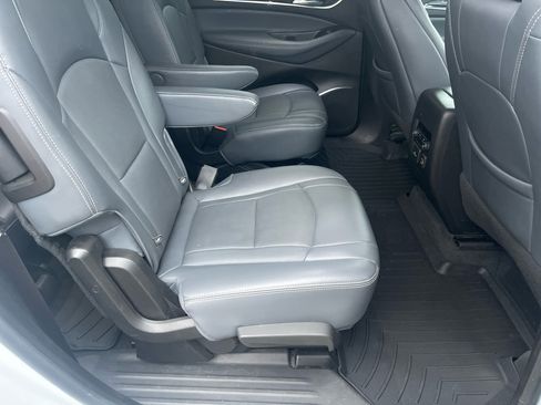 Used 2022 Buick Enclave Premium image 12